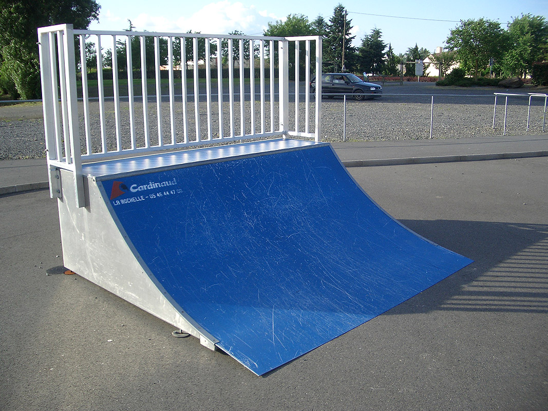 Centre Socioculturel Skatepark Saint Julien de Concelles Skate Spot 2/5