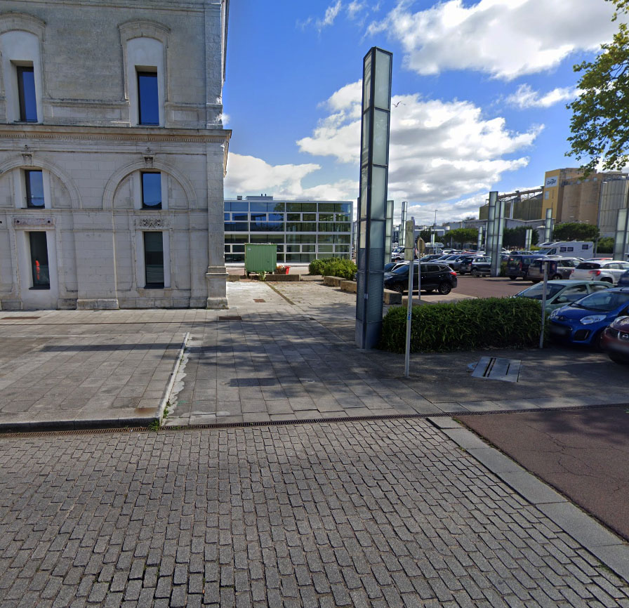 Le Théâtre Spot Street Saint Nazaire Skate Spot 2/5