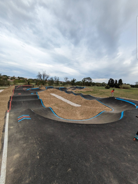 Stade Municipal Pumptrack Saint Nazaire Skate Spot 2/5