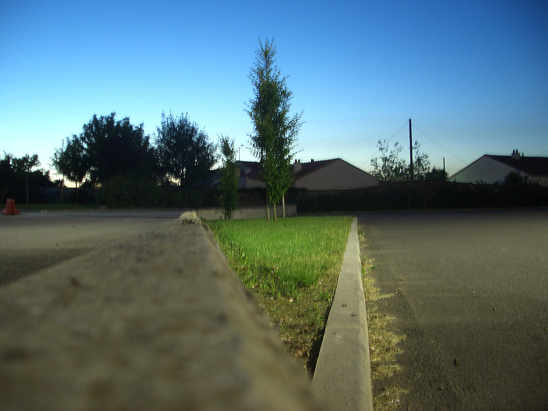 Darty Spot Street Saint Sébastien sur Loire Skate Spot 2/5