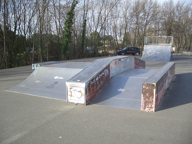 St Thibéry Skatepark Saint Thibéry Skate Spot 2/5