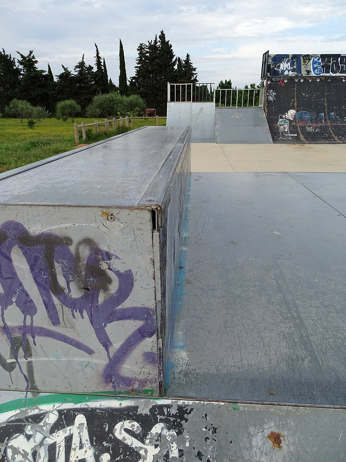 Stade Mimoun Skatepark Villeneuve lès Maguelone Skate Spot 3/5