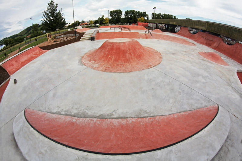 L’ Épicentre Ext Skatepark Aurillac Skate Spot 5/5