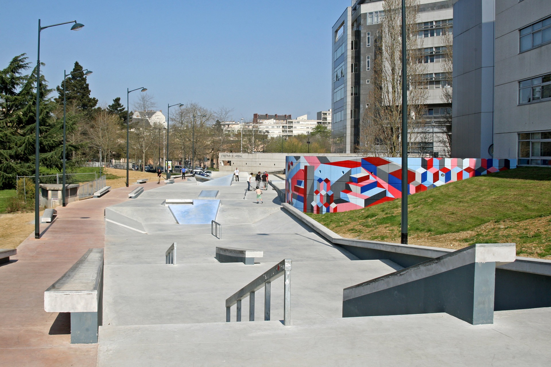 L' Arsenal Plaza Rennes Skate Spot 5/5