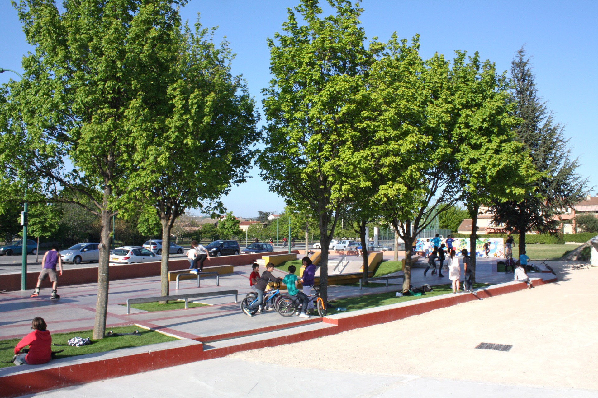 Gymnase Longo Spot Street Tournon sur Rhône Skate Spot 3/5