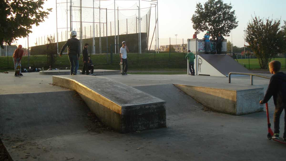Complexe Chassebœuf Skatepark Pacé Skate Spot 2/5