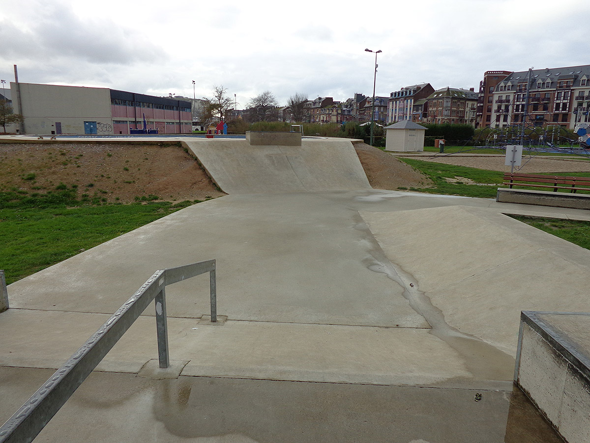 Square du Souvenir Skatepark Mers les Bains Skate Spot 5/5