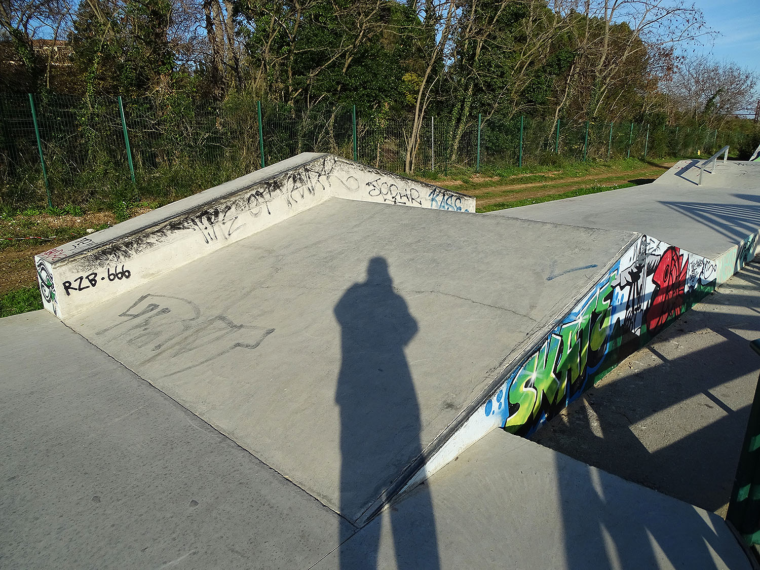 Place de la Mairie Skatepark Saint Aunès Skate Spot 3/5