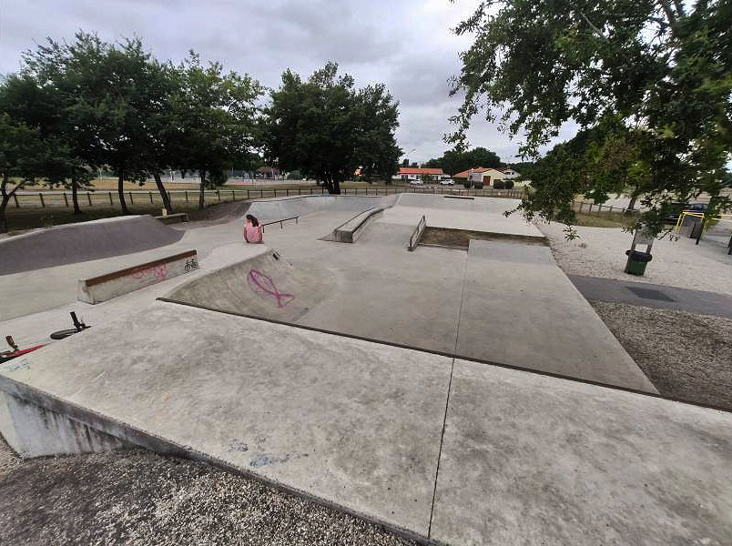 Bateau Lyre Skatepark Le Barp Skate Spot 4/5