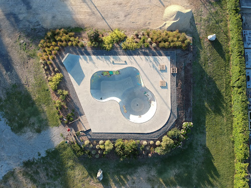 Le Cimetière Bowl Sanguinet Skate Spot 4/5