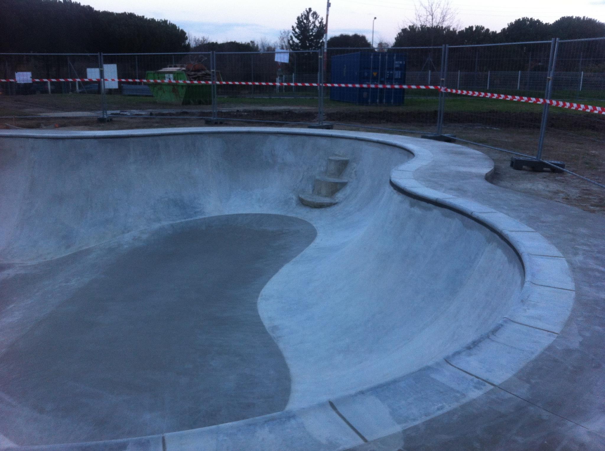 Château de l' Hers Bowl Toulouse Skate Spot 4/5