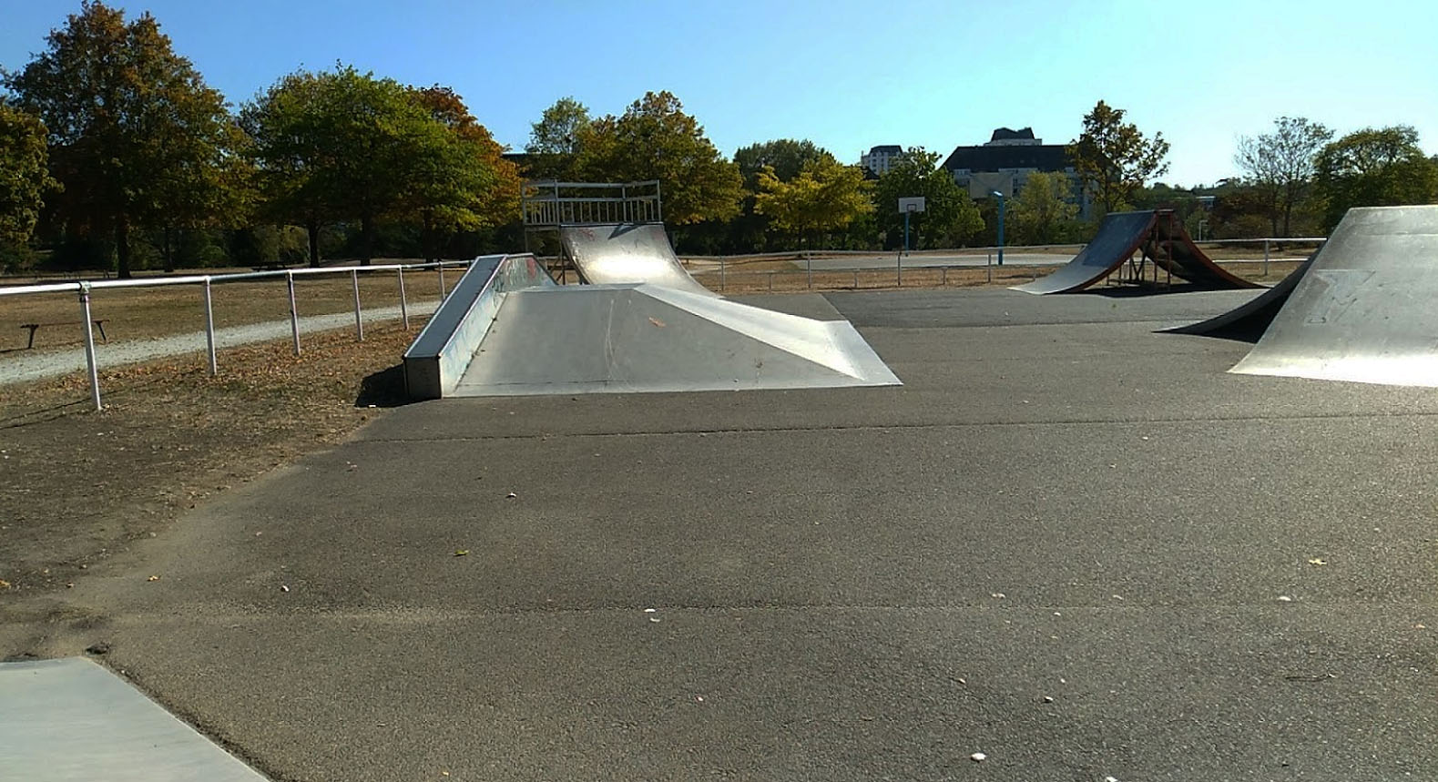 Île de Balzac Skatepark Tours Skate Spot 3/5