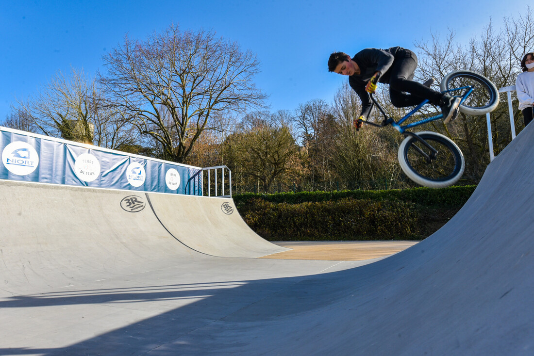 Parc du Pré Leroy Skatepark Niort Skate Spot 2/5