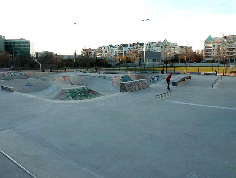 Parc Ricard Skatepark Rueil Malmaison Skate Spot 3/5