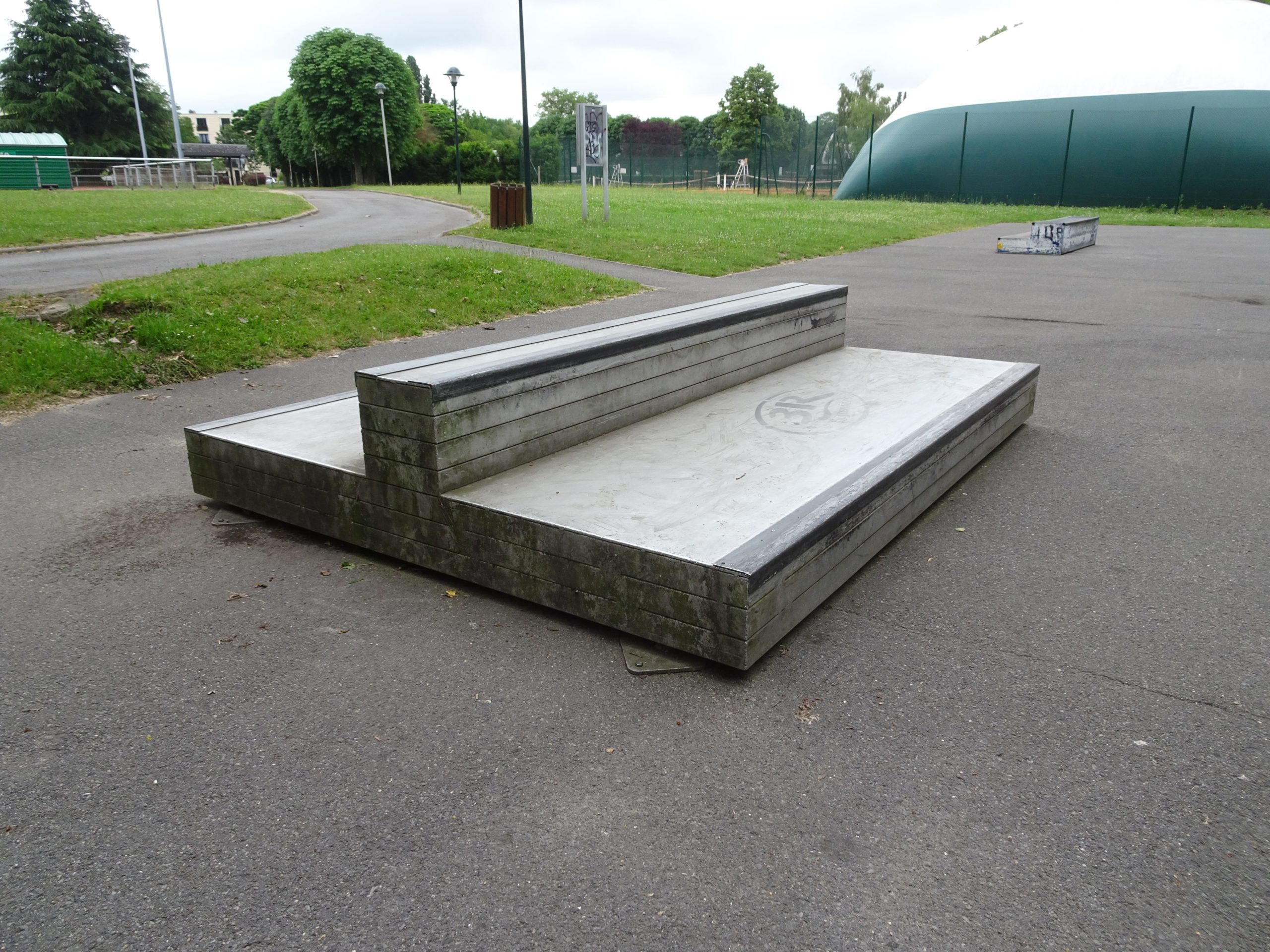 Stade Grante Skatepark L' Isle Adam Skate Spot 2/5