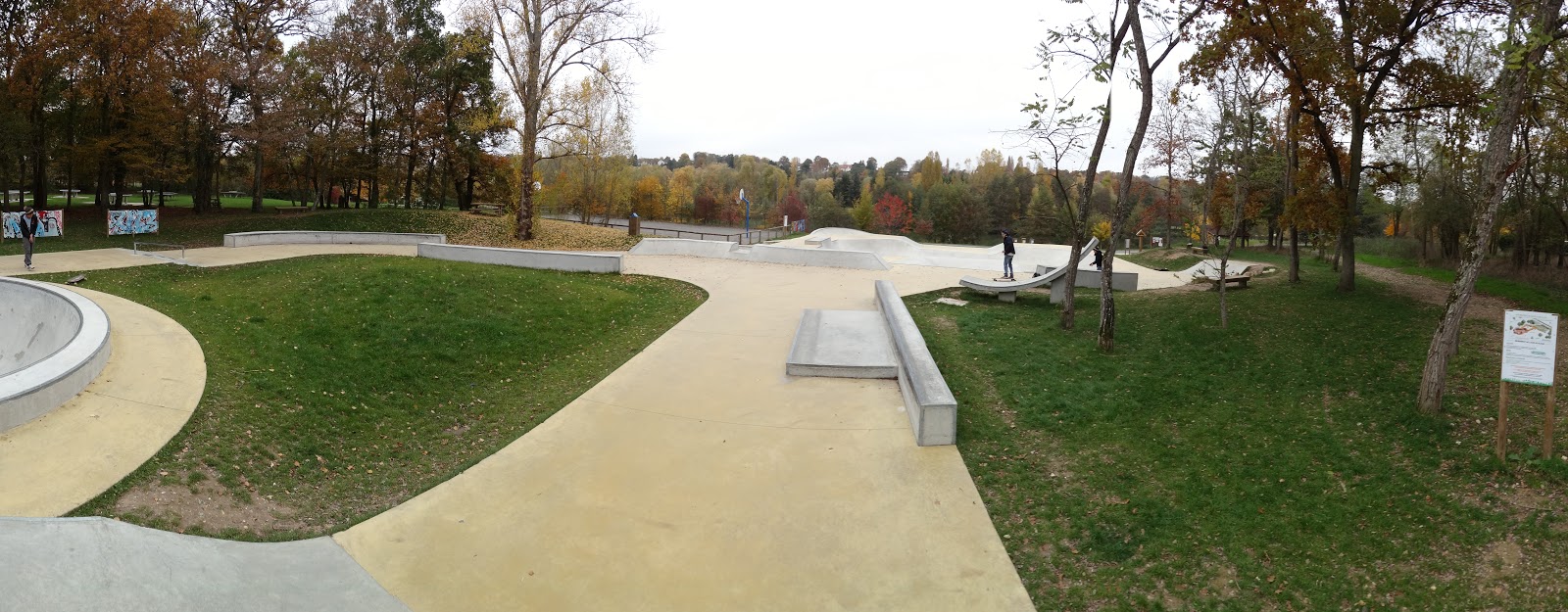 Ile de Loisirs Skatepark Bois le Roi Skate Spot 4/5