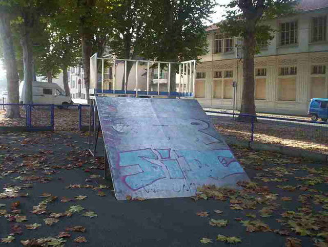 Pont du châtelet Skatepark Montluçon Skate Spot 1/5