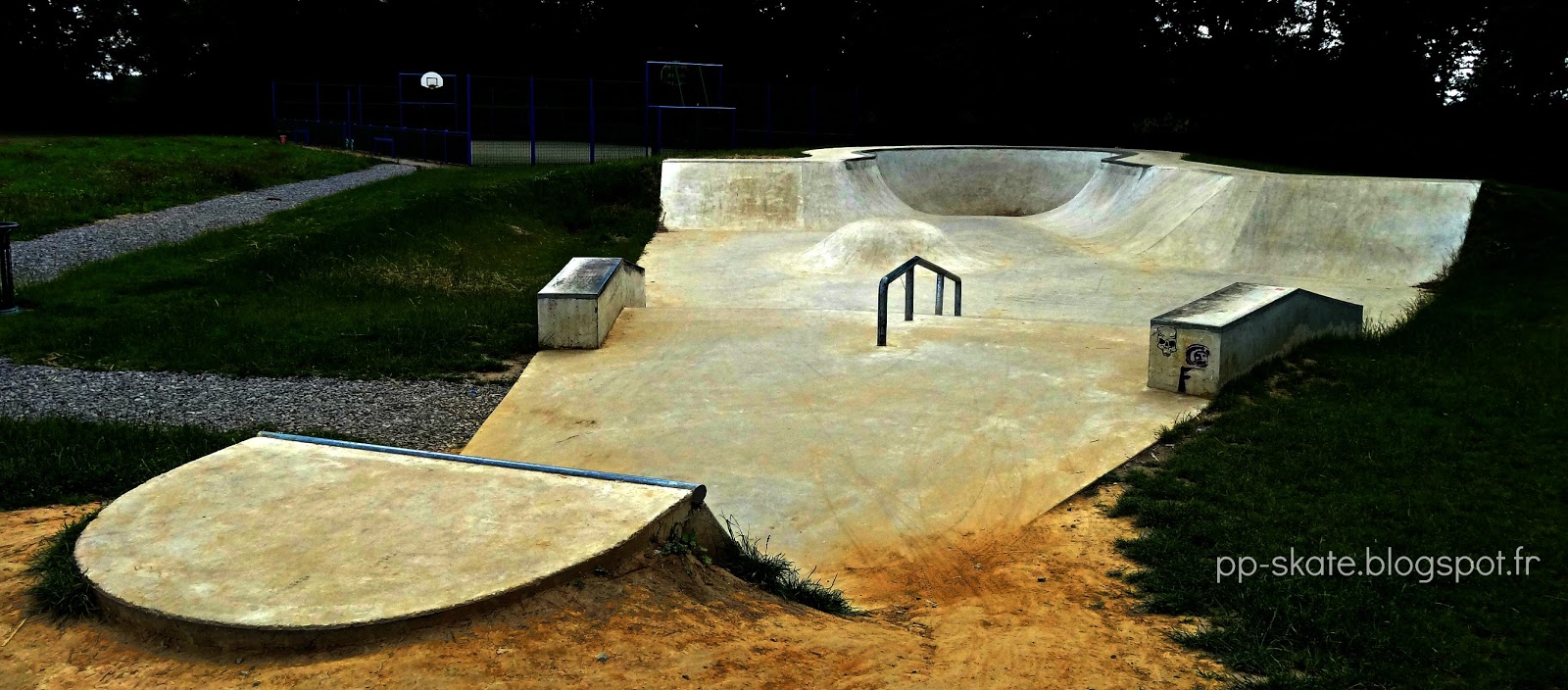 Le Stade Skatepark Wargnies le Grand Skate Spot 3/5