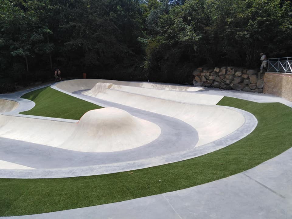Longs Champs Bowl Rennes Skate Spot 4/5