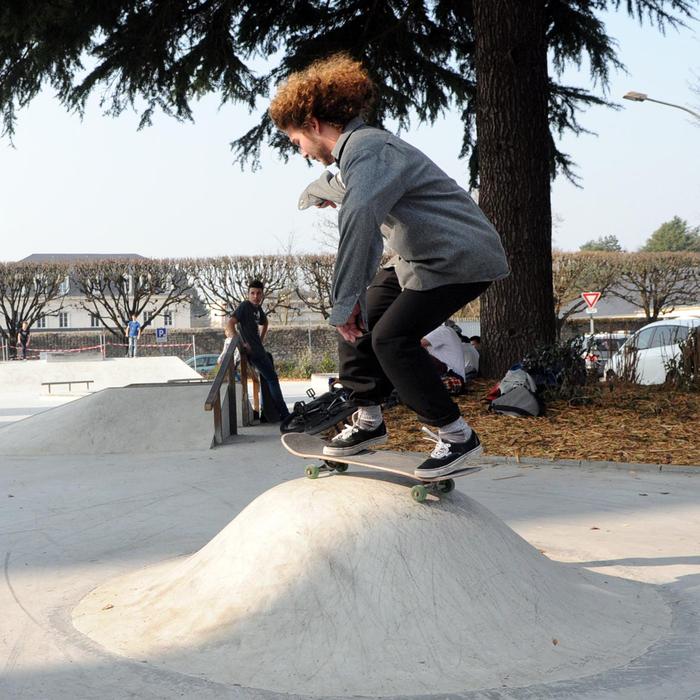 Place Michel Moser Spot Street Blois Skate Spot 3/5