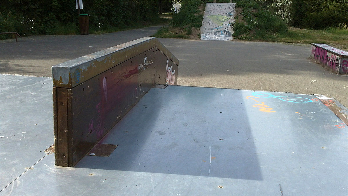 Le Pont Skatepark Javron les Chapelles Skate Spot 3/5