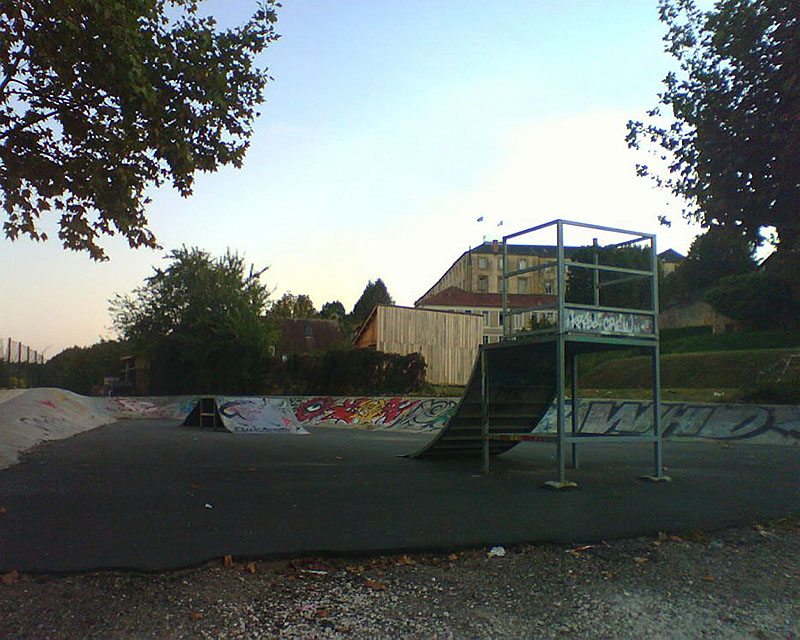 Marché aux Noix Skatepark Sarlat la Canéda Skate Spot 1/5