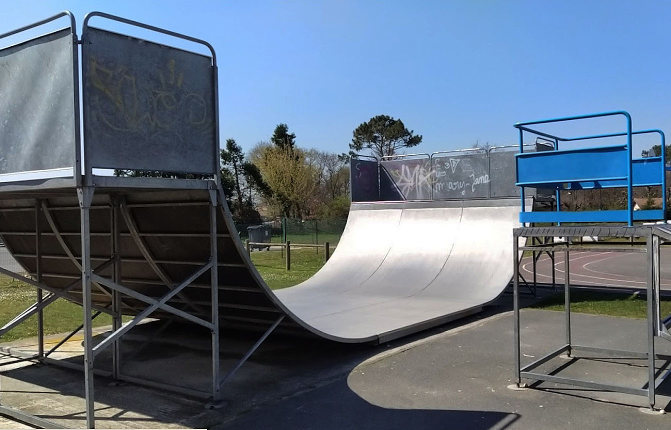 Les Milles Clubs Skatepark Arès Skate Spot 2/5