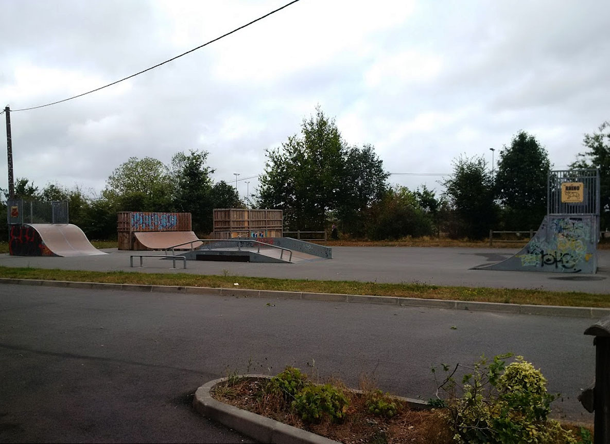 Complexe Loussouarn Skatepark Guichen Skate Spot 2/5