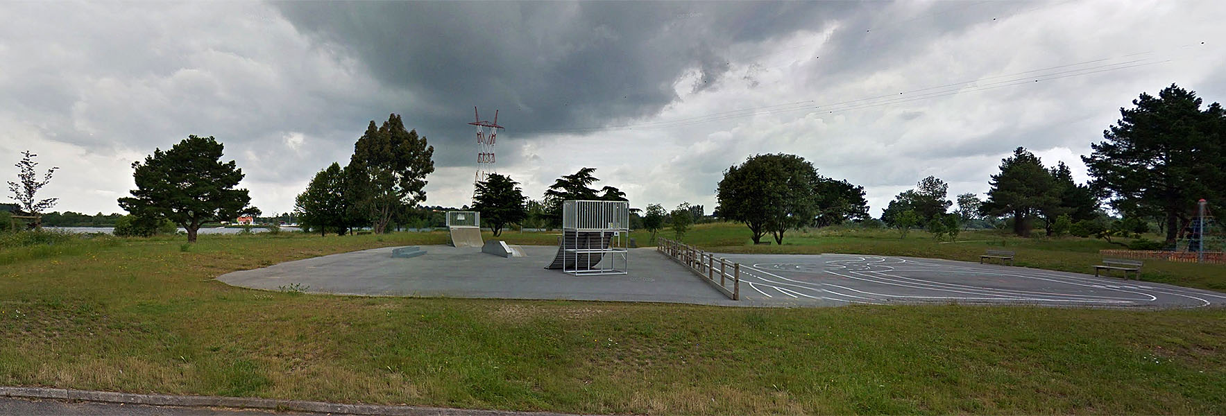 Bikini Skatepark Le Pellerin Skate Spot 2/5