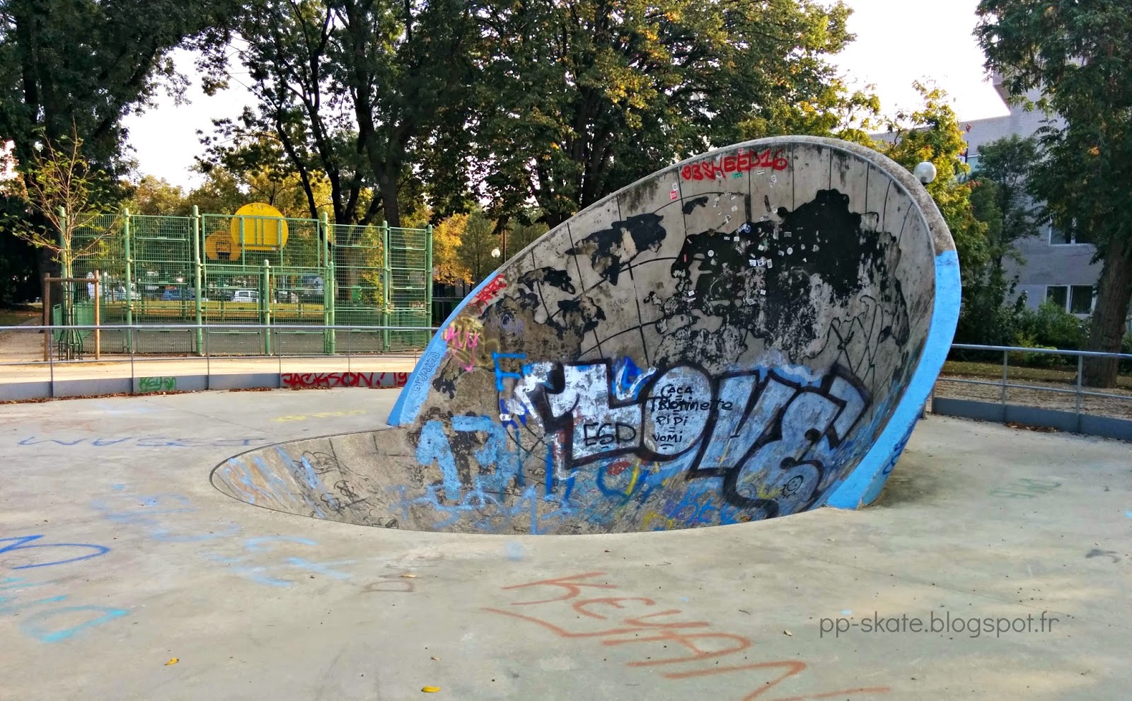 Square Robert Bajac Bowl Paris Skate Spot 4/5