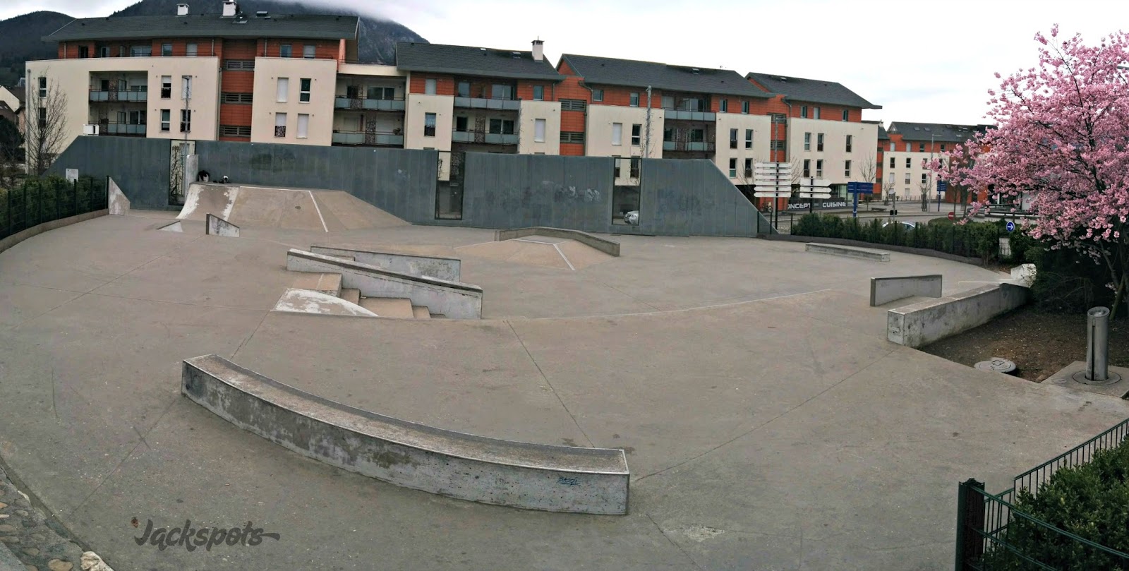 Le Vieux Skatepark Annecy Skate Spot 3/5