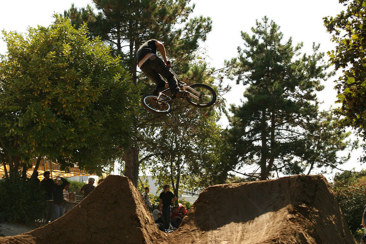 Dirt Bowl Dirt Saintes Skate Spot 2/5
