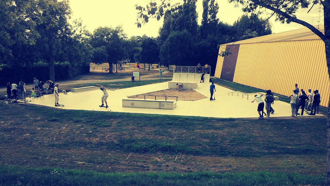 Base de Loisirs Skatepark Parthenay Skate Spot 2/5