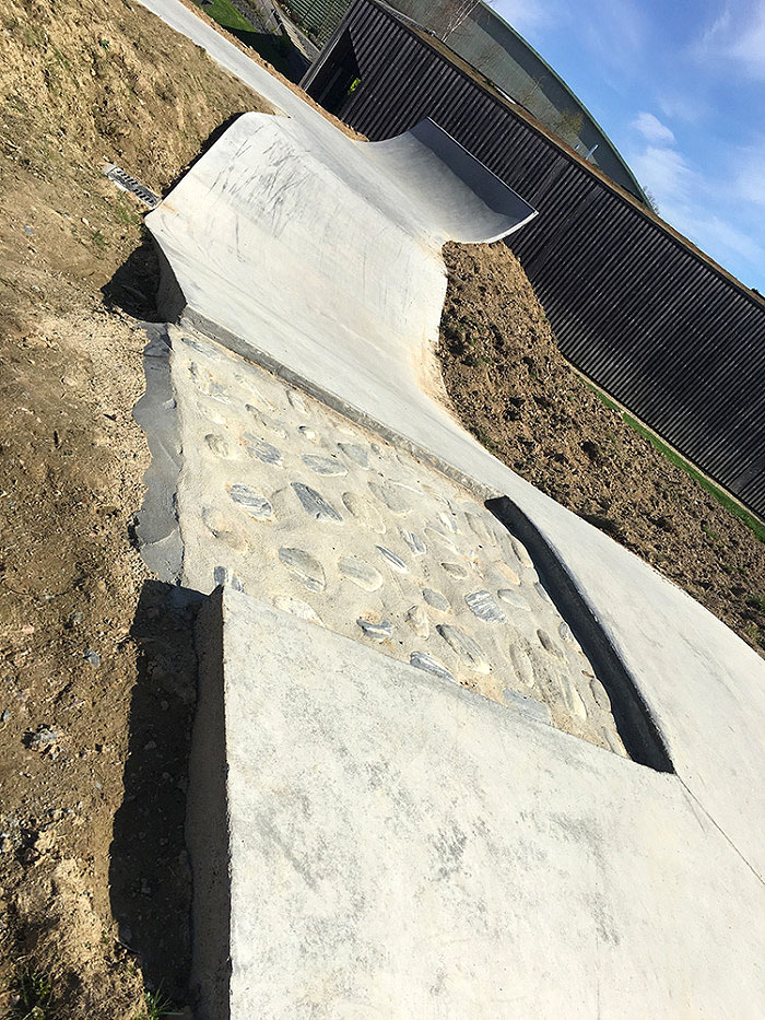 Espace Simone De Beauvoir Skatepark Treillières Skate Spot 3/5