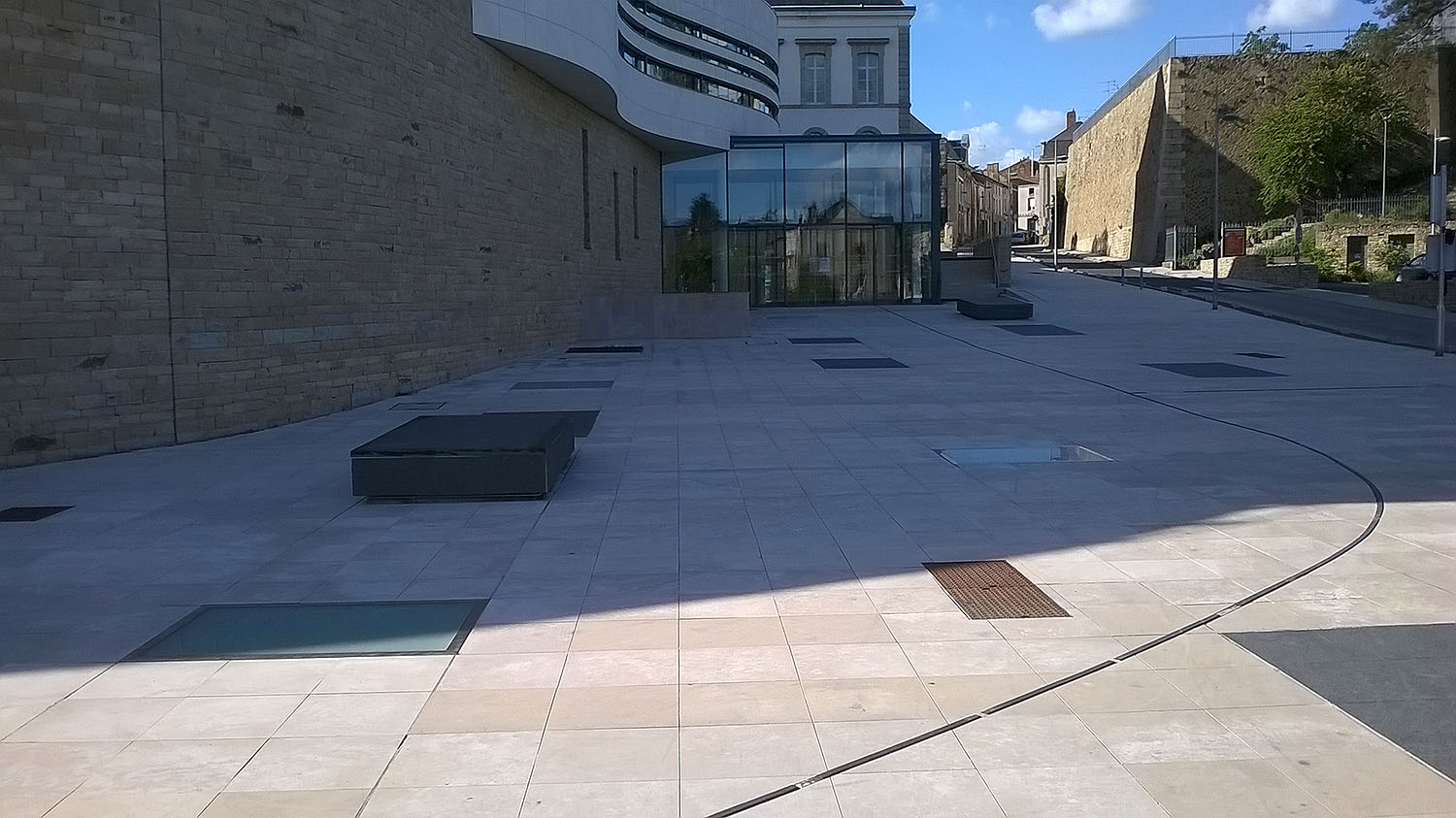 Théâtre Saint-Louis Spot Street Cholet Skate Spot 3/5
