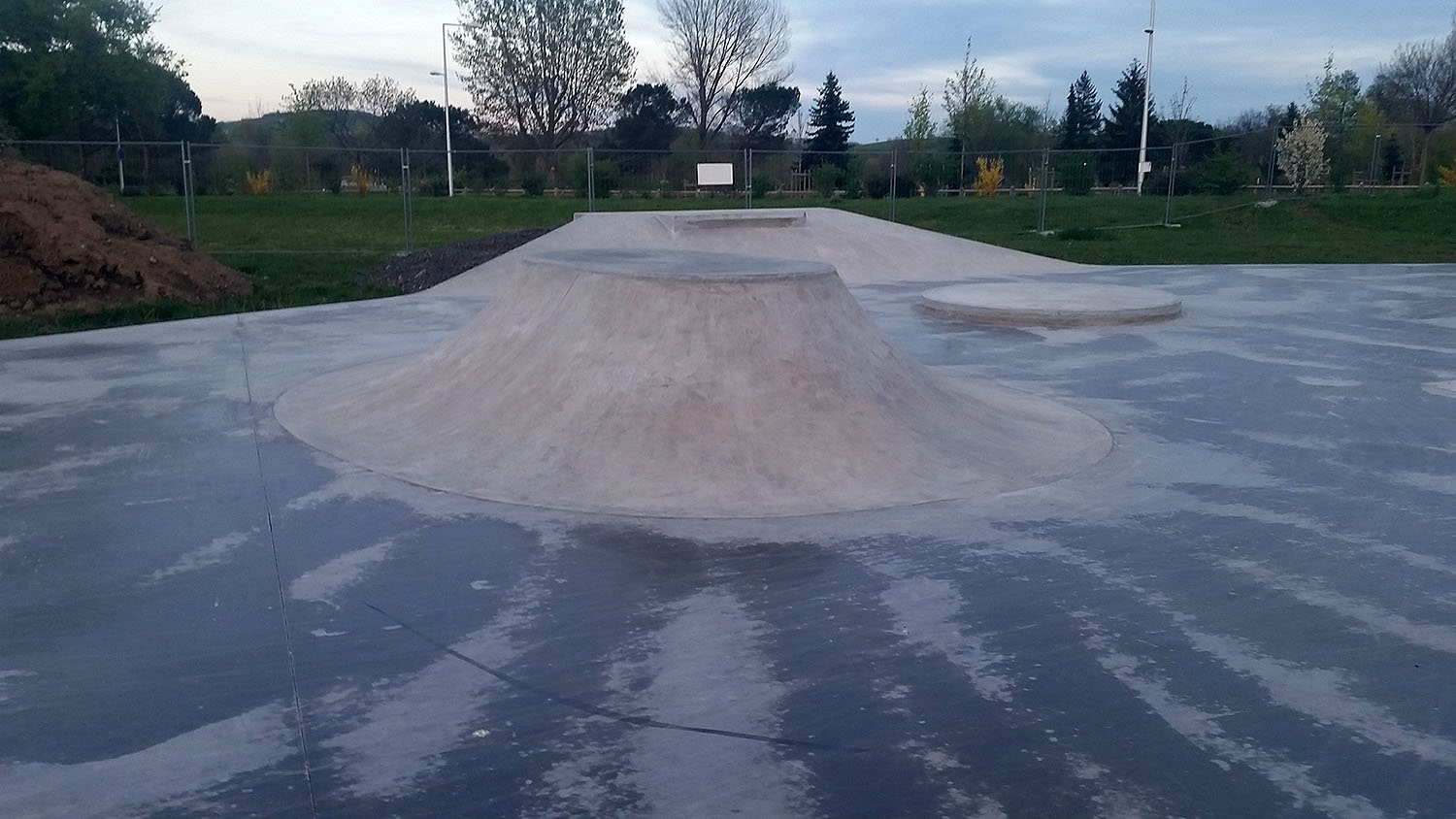 Plan d'Eau Skatepark Cournon d'Auvergne Skate Spot 3/5