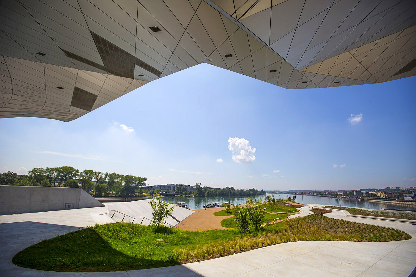 Musée des Confluences Spot Street Lyon Skate Spot 4/5