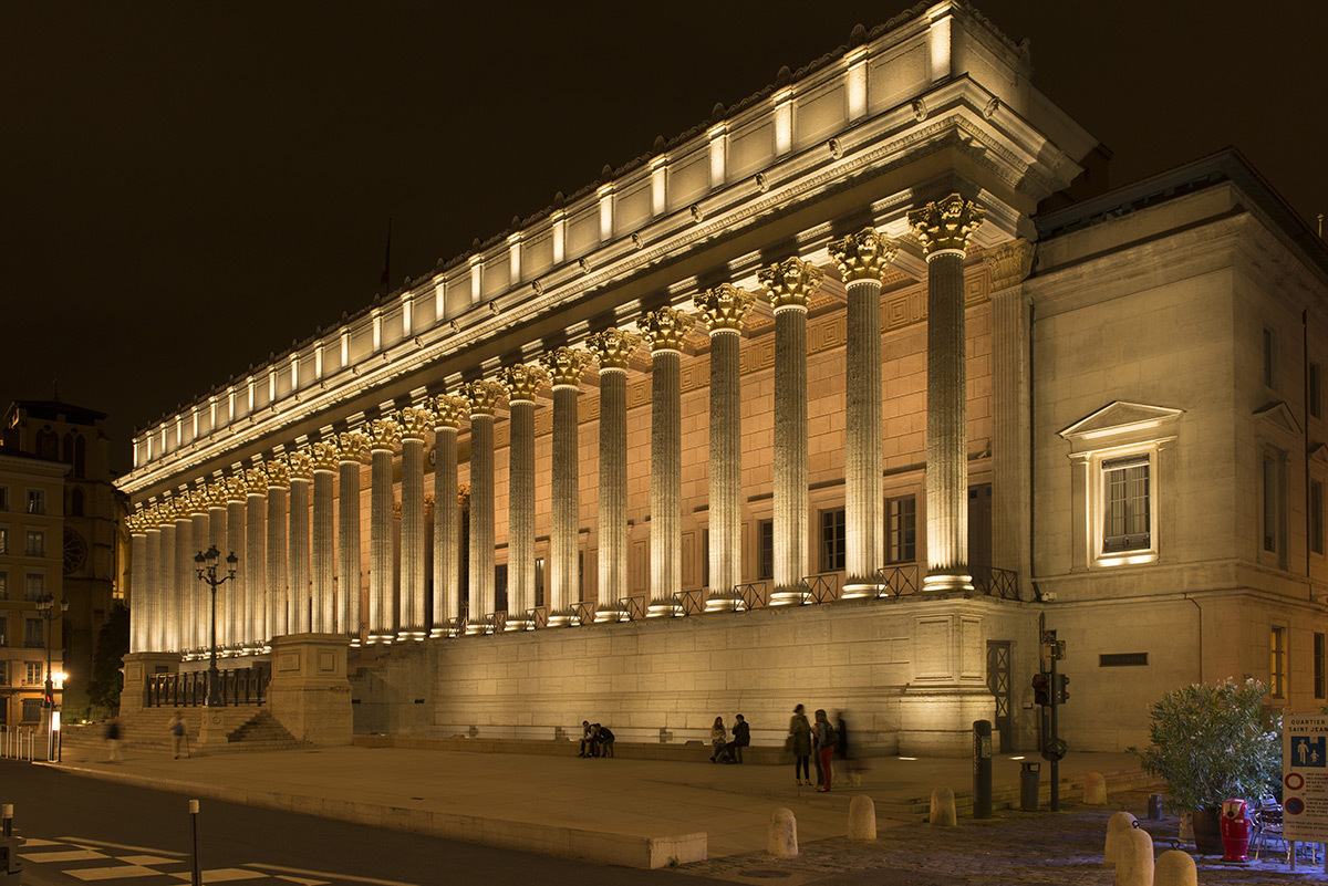 Les 24 Colonnes Spot Street Lyon Skate Spot 3/5