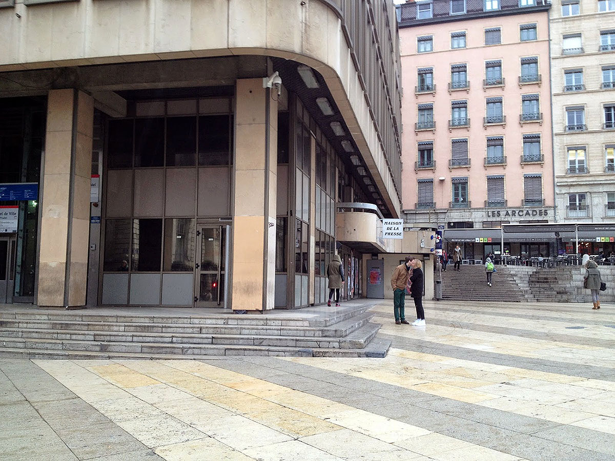 HDV Plaza Lyon Skate Spot 5/5