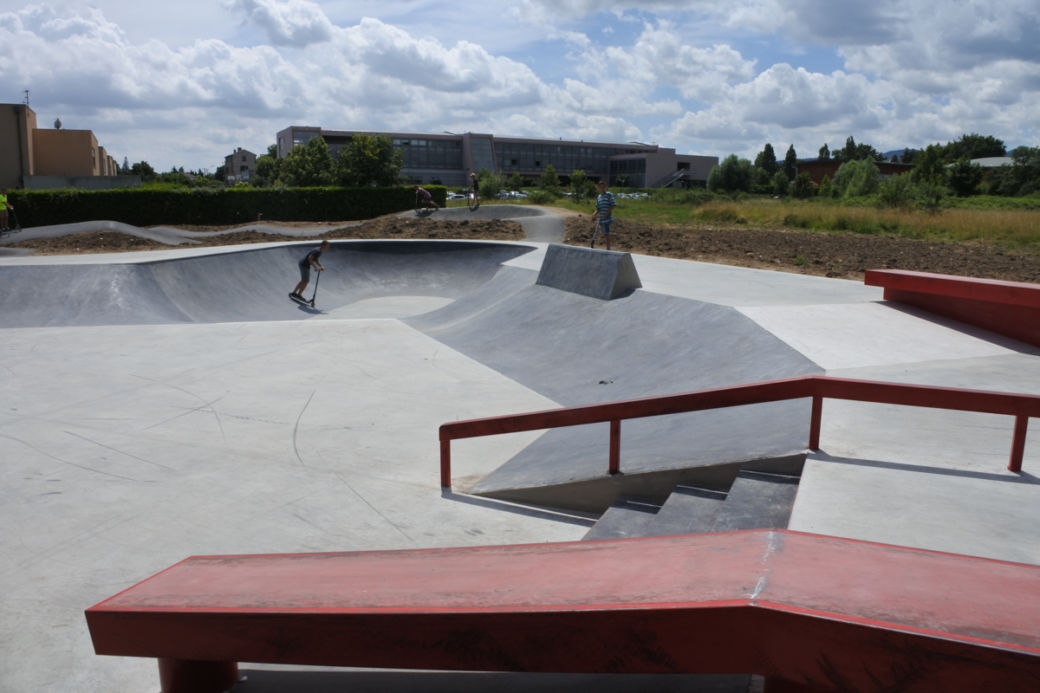Charpak Skatepark Brindas Skate Spot 4/5