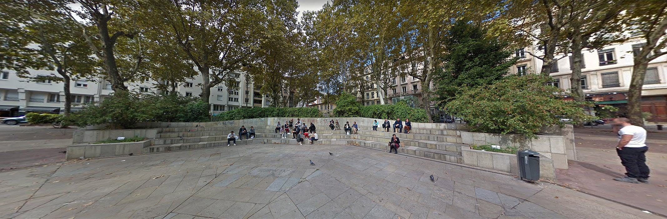 Place Guichard Spot Street Lyon Skate Spot 2/5
