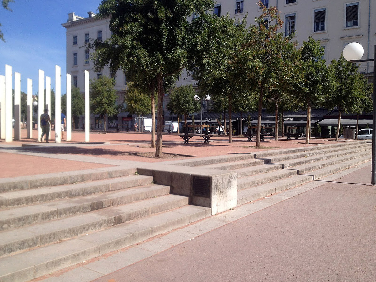 Le Clocher Spot Street Lyon Skate Spot 3/5