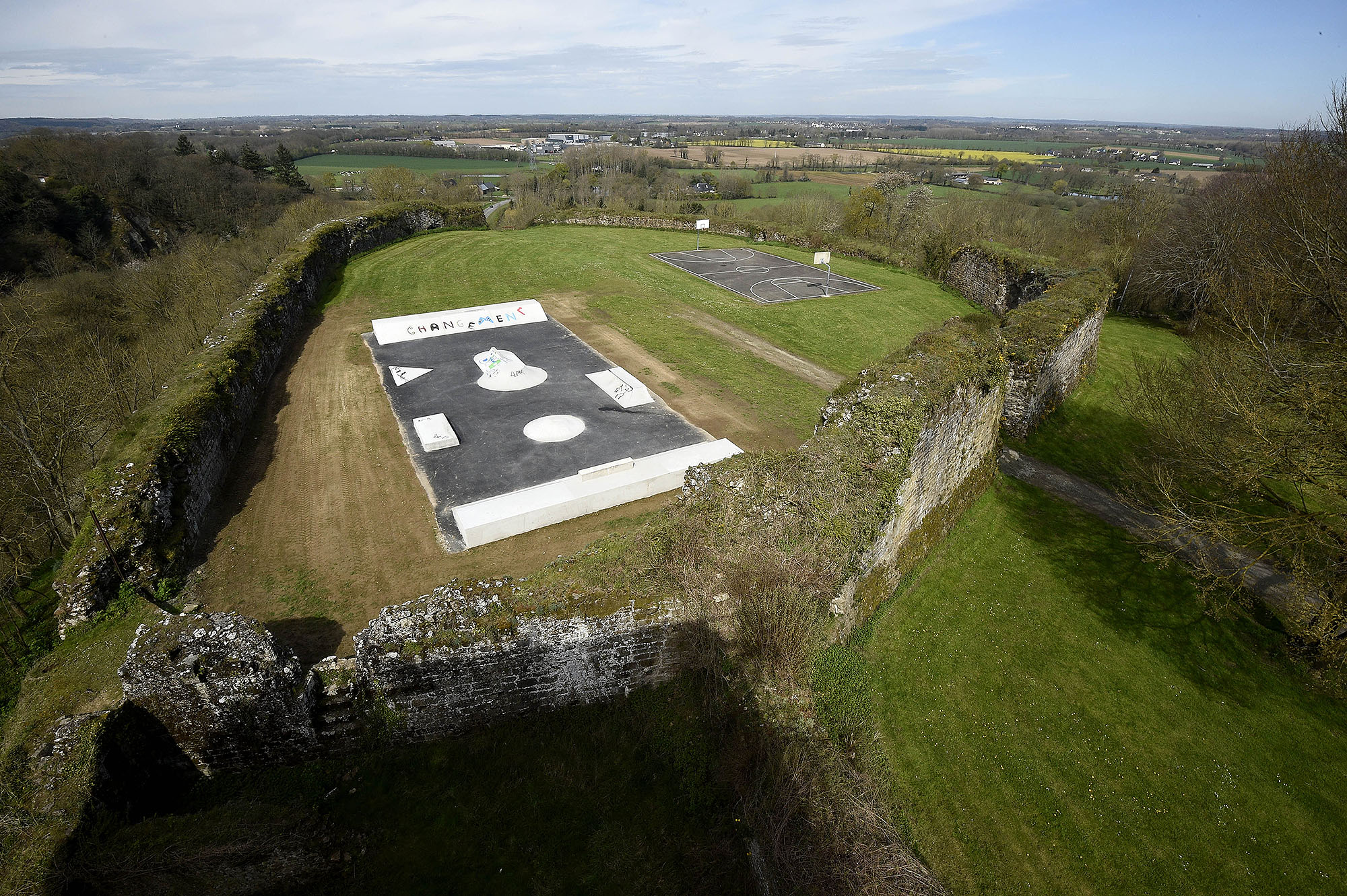 Le Château Do It Yourself Hédé Bazouges Skate Spot 4/5