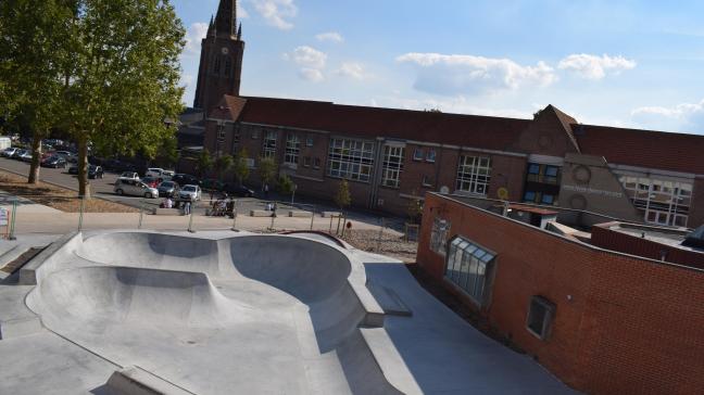 Mail ST Eloi Bowl Hazebrouck Skate Spot 4/5
