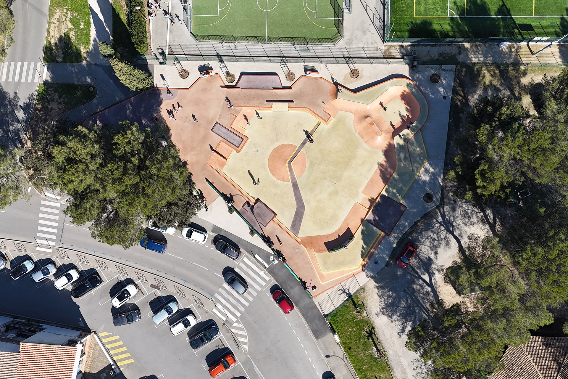 Parc des Sports Skatepark Lambesc Skate Spot 3/5