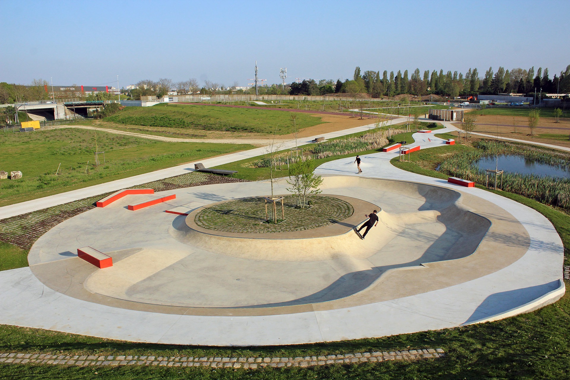 Parc Georges Valbon Bowl La Courneuve Skate Spot 4/5