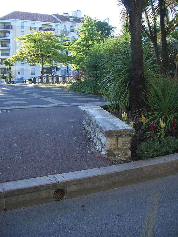 Place des Basques Spot Street Bayonne Skate Spot 4/5
