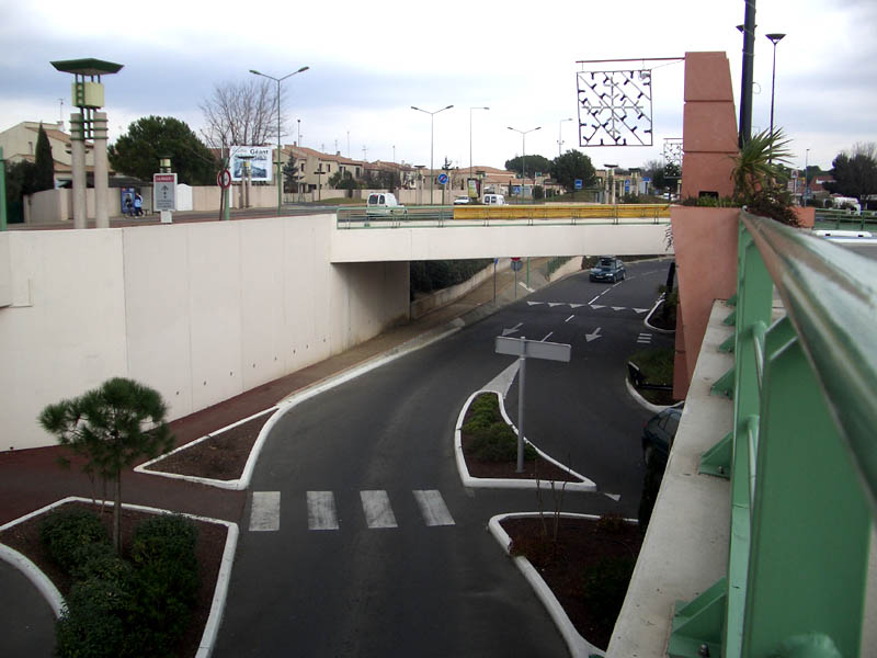 Auchan parking Spot Street Béziers Skate Spot 3/5