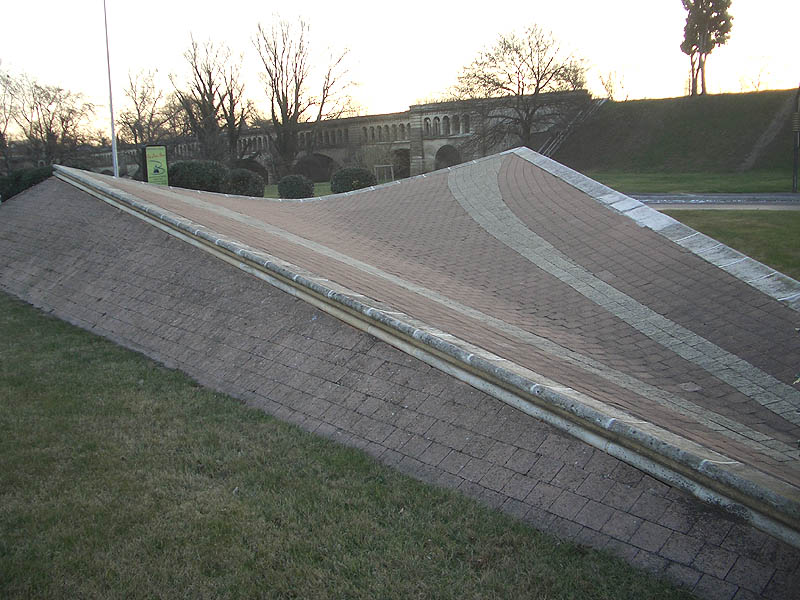 Rond-Point Occitanie Art Béziers Skate Spot 3/5