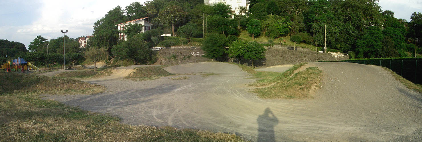 Bmx Park Dirt Hendaye Skate Spot 2/5